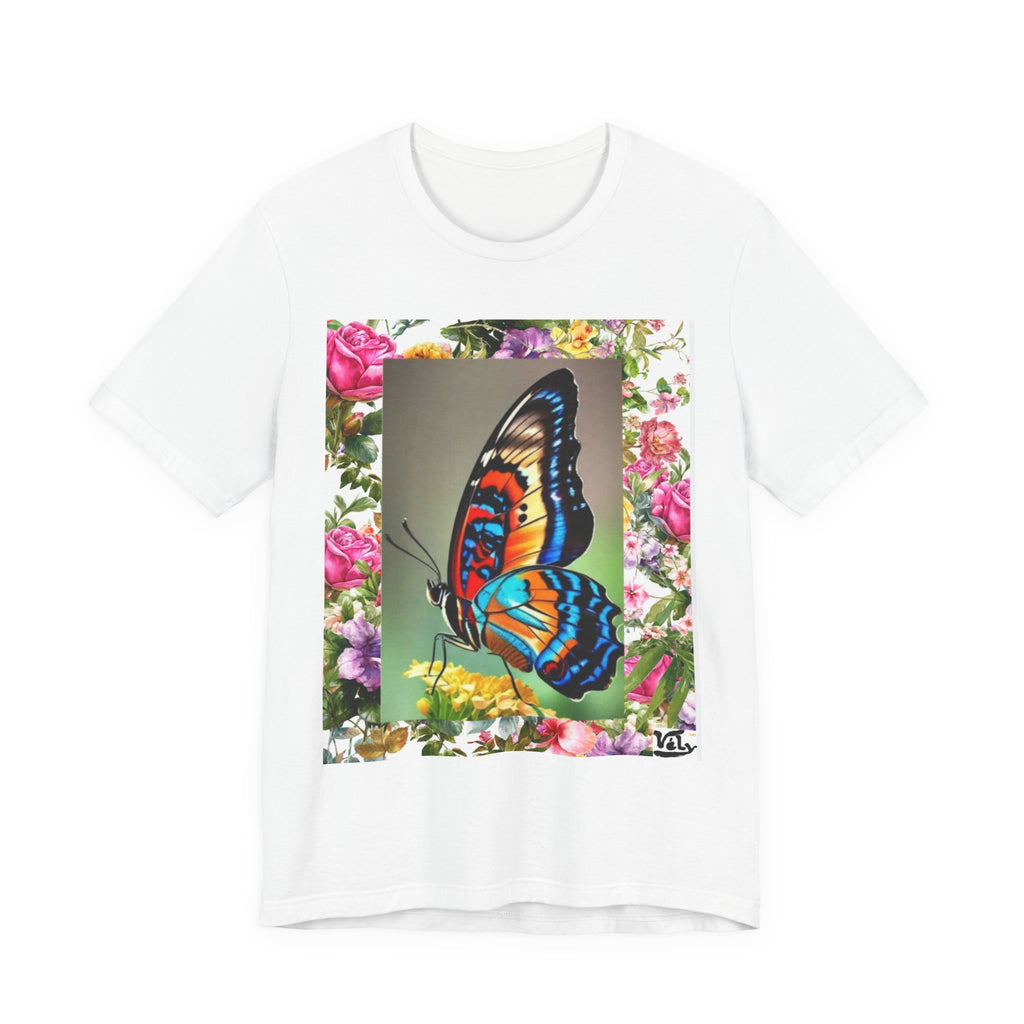 バタフライ＆フラワーTシャツ — 爽やかで明るい花柄デザイン